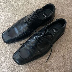 Men’s dress shoes